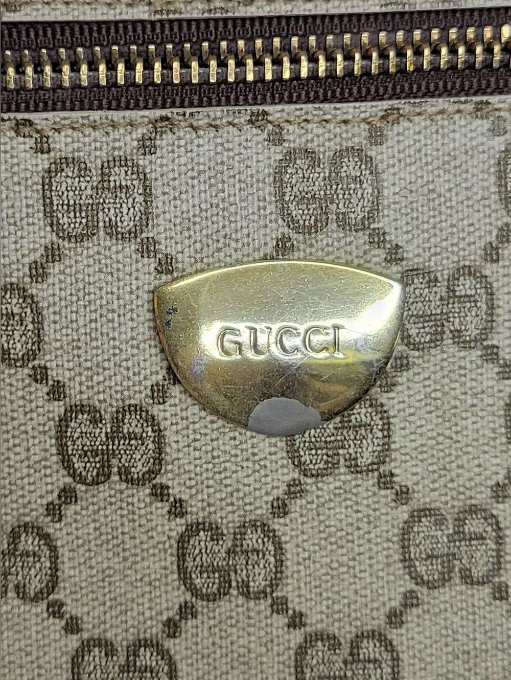 GUARANTEED AUTHENTIC/VINTAGE 1970s GUCCI, CROSSBODY 10" X 7" X 3" - Picture 10 of 13